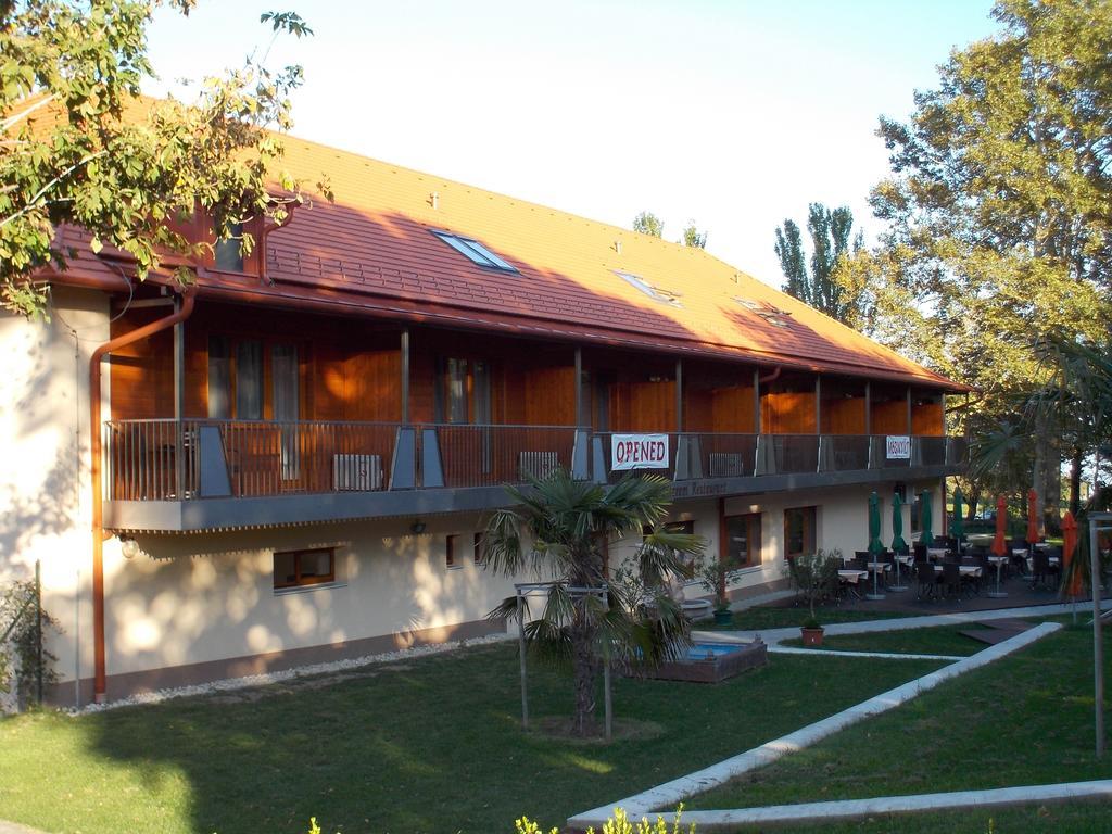 Hotel Halaszkert Badacsony باداتشونيتوماي المظهر الخارجي الصورة