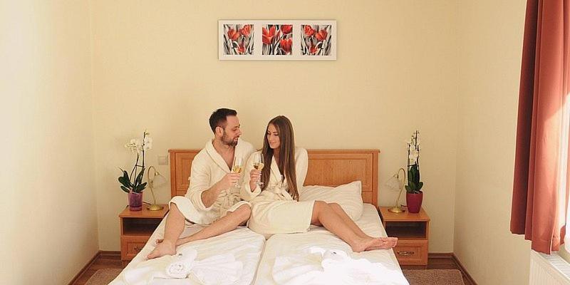Hotel Halaszkert Badacsony باداتشونيتوماي المظهر الخارجي الصورة