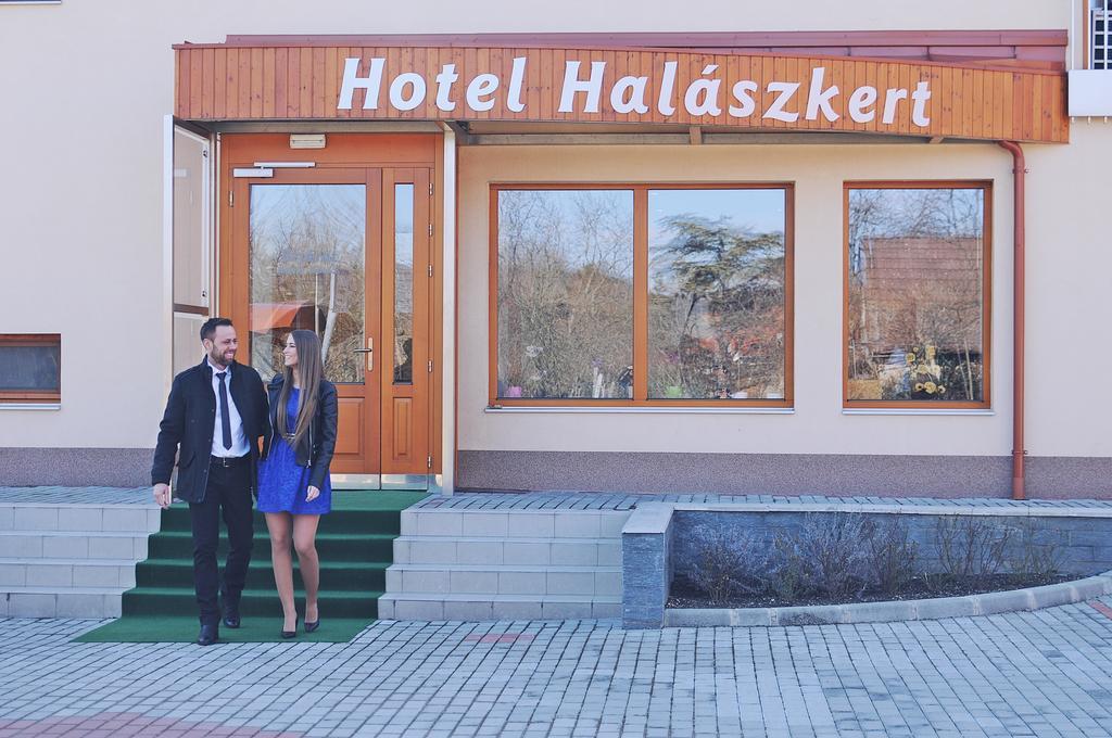 Hotel Halaszkert Badacsony باداتشونيتوماي المظهر الخارجي الصورة