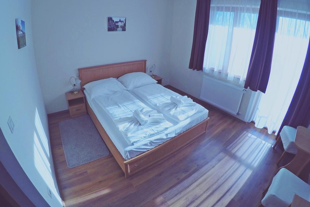 Hotel Halaszkert Badacsony باداتشونيتوماي المظهر الخارجي الصورة
