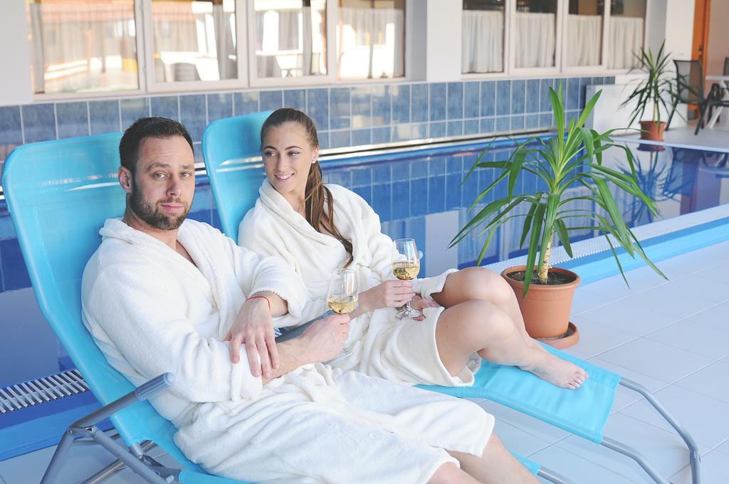 Hotel Halaszkert Badacsony باداتشونيتوماي المظهر الخارجي الصورة