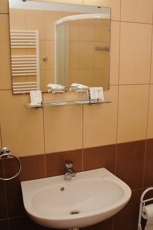 Hotel Halaszkert Badacsony باداتشونيتوماي المظهر الخارجي الصورة